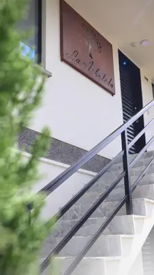 a sign on the side of a building with stairs at Apartahotel La Arboleda HC in Manizales