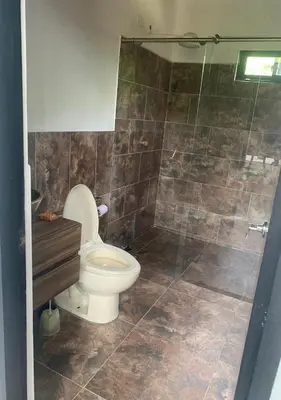 a bathroom with a toilet and a shower at EL MILAGRO FINCA VACACIONAL in San Rafael