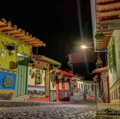 a street in a town at night at Noches de Guatapulco in Guatapé