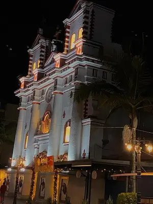 a large building with lights on it at night at Noches de Guatapulco in Guatapé