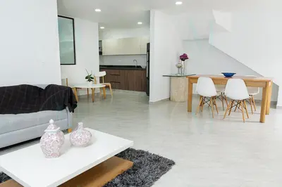 a living room with a couch and a table at La Casa de Ana 2 in Jardin