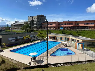 an overhead view of a swimming pool on top of a building at Apartamento con Vista y acceso al lago en Guatape in Guatapé