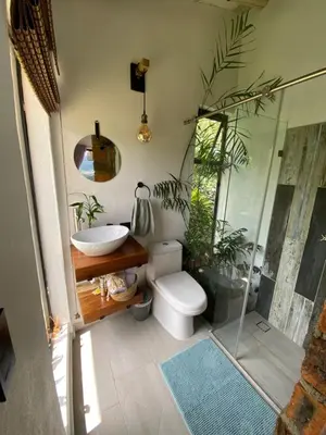a bathroom with a toilet and a sink at Montecafé Jardín in Jardin