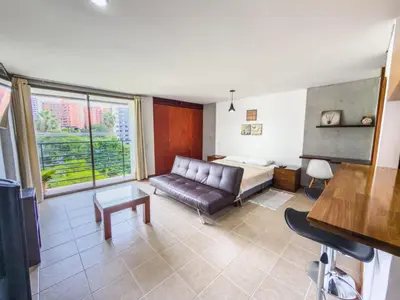 a living room with a couch and a bed at Flat Apartamento Great Location Poblado in Medellín