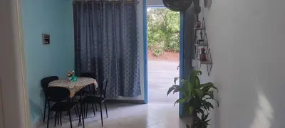 a dining room with a table and chairs and a window at Cabaña Nro 80 El Portón de La Aldea in Doradal