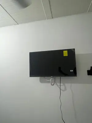 a flat screen tv hanging on a wall at Hotel RIO Y SOL DORADO in La Dorada