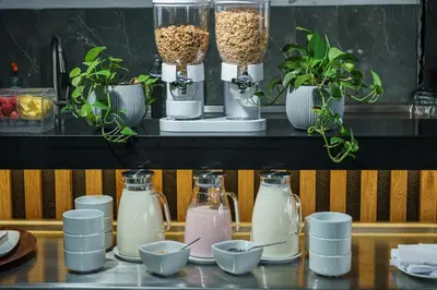 a table with milk and plants in glass jars at 4 Sur Hotel in Medellín