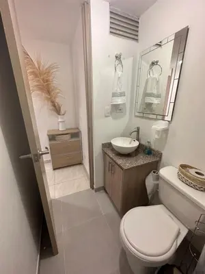 a bathroom with a white toilet and a sink at Acogedor Apartamento Como en casa in Manizales