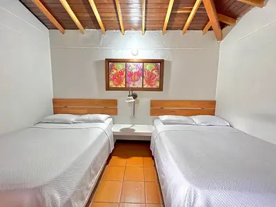 two twin beds in a room with a window at HOTEL MONTE VERDE in Concordia