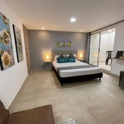 Hotel 12 Nights