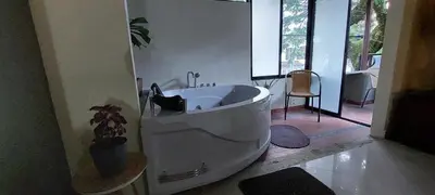 a large bath tub in a bathroom with a plant at Luxury Loft Shakespeare in Medellín