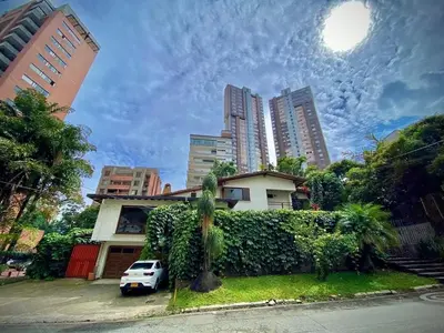 a white car parked in front of a house at Luxury Villa In Provenza in Medellín