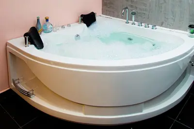 a large white bath tub in a bathroom at Casa Jiwa In Provenza in Medellín
