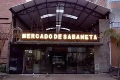 a store front with a sign that reads mercado de saombat at Amplio y acogedor Apartamento Sabaneta. in Sabaneta