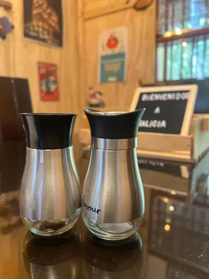 two metal vases sitting on top of a table at Maravilla de cabaña grupal 5-10 personas parking, wifi, campestre, cercana in Jardin