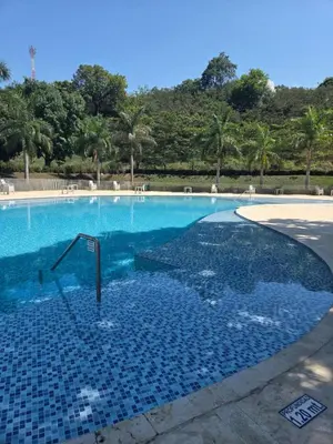 a large swimming pool with blue tile on the ground at Citadela Di Sole - Apartamento in Santa Fe de Antioquia