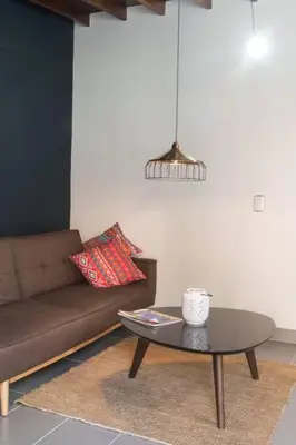 a living room with a couch and a coffee table at Espectacular apartamento Duplex VIP 501 con jacuzzy in Sabaneta