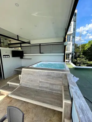 a swimming pool in the middle of a building at Duplex con jacuzzi y terraza privada in Santa Fe de Antioquia
