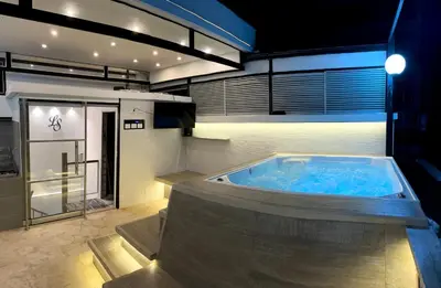 a large bathroom with a jacuzzi tub at Duplex con jacuzzi y terraza privada in Santa Fe de Antioquia