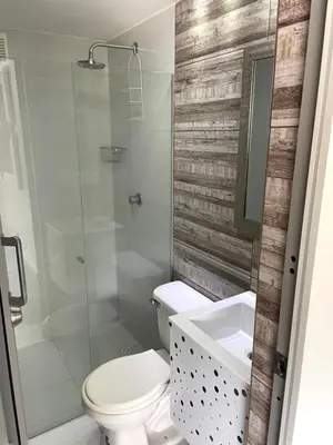 a bathroom with a toilet and a shower and a sink at Duplex con jacuzzi y terraza privada in Santa Fe de Antioquia