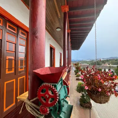 a building with flowers on the side of it at Hotel Colonial Abejorral in Abejorral