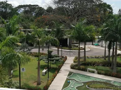 a view of a golf course in a park with palm trees at Santafé Di sole in Santa Fe de Antioquia