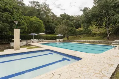 a large swimming pool with blue water at Finca La Maria: Recreo y naturaleza (22 personas) in Santa Fe de Antioquia