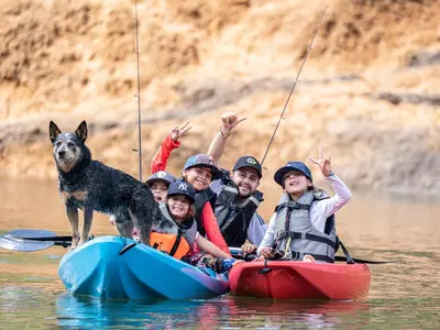 a group of people and a dog on a raft in the water at Volare Guatapé isla de descanso y retiro in Guatapé