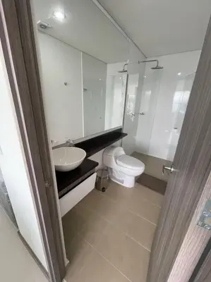 a white bathroom with a sink and a toilet at Penthouse Lujo Itagui 40 Piso Vista Panoramica Jacuzzi Sauna Largo Plazo in Itagüí