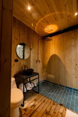 a bathroom with a toilet and a sink at Porto Marina Hotel in Guatapé