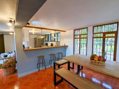 a kitchen and dining room with a table and chairs at Hermosa Finca El Castillo - Excelente Ubicación Rionegro Marinilla in Rionegro