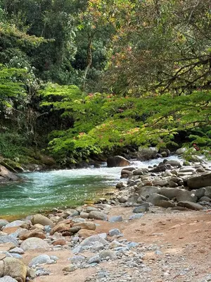 a river with rocks on the side of a mountain at Hermosa Casa frente al Río in San Rafael