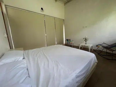 a bedroom with a large white bed in it at Extraordinaria casa con piscina y pura naturaleza Honda in Honda