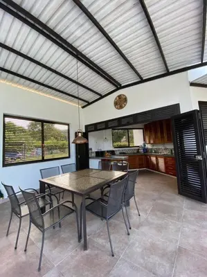 a dining room with a table and chairs at Extraordinaria casa con piscina y pura naturaleza Honda in Honda