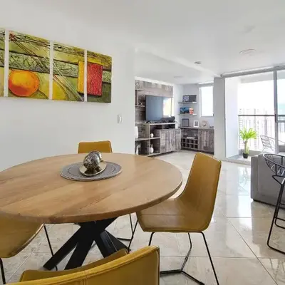 Modern High-Rise 2/2 Apartment with City View.