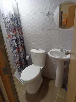 a bathroom with a toilet and a sink at HABITACIÓN independiente con COCINA EN LAURELES ESTADIO para 3 personas in Medellín