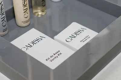 two white cards sitting on top of a table at Apartamentos Gema Lujosos en Laureles in Medellín